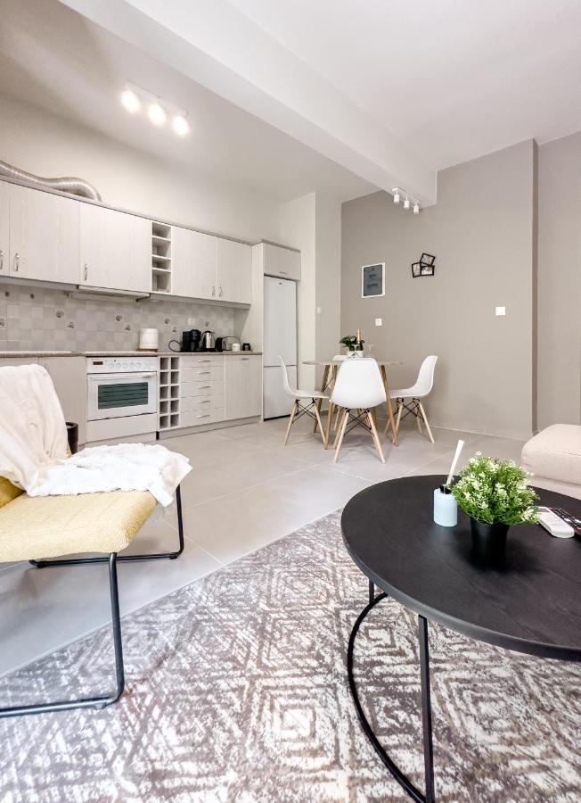 Metro Chic Haven: Modernized Urban Studio Near The Tram Athén Kültér fotó