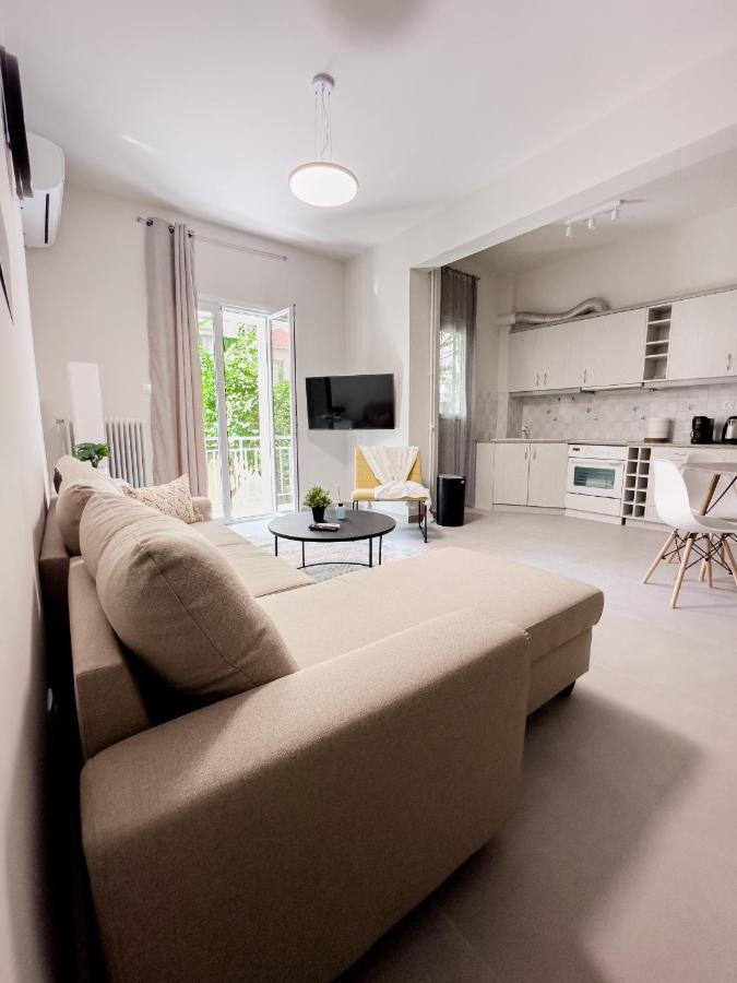 Metro Chic Haven: Modernized Urban Studio Near The Tram Athén Kültér fotó