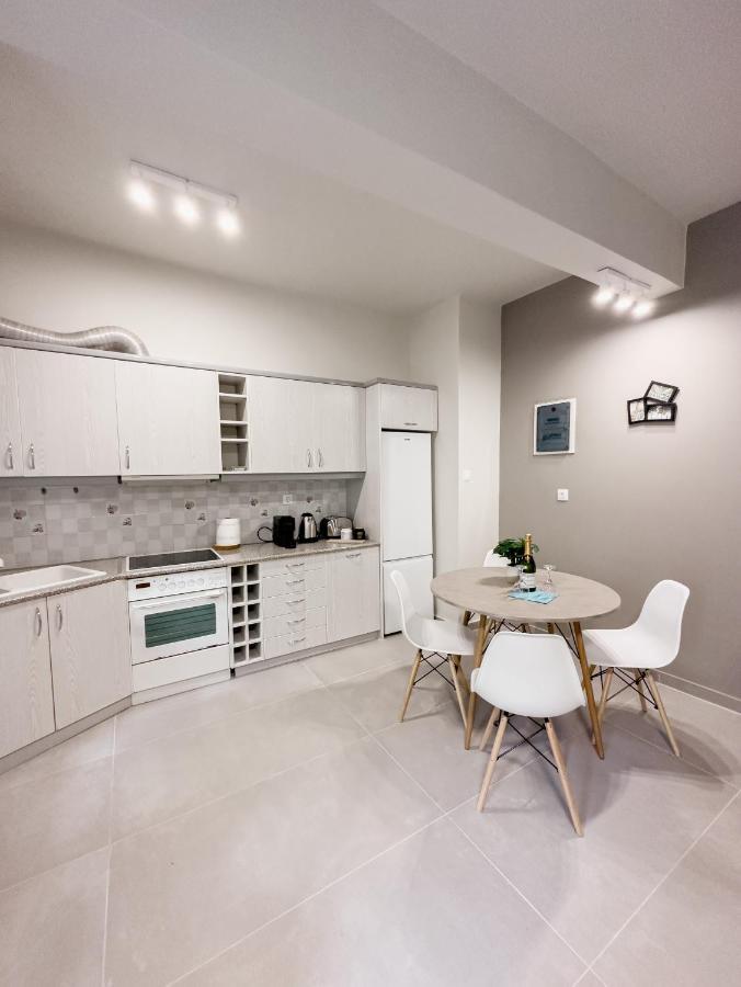Metro Chic Haven: Modernized Urban Studio Near The Tram Athén Kültér fotó