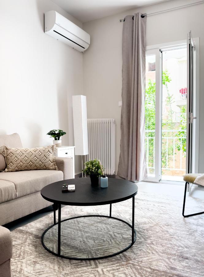 Metro Chic Haven: Modernized Urban Studio Near The Tram Athén Kültér fotó