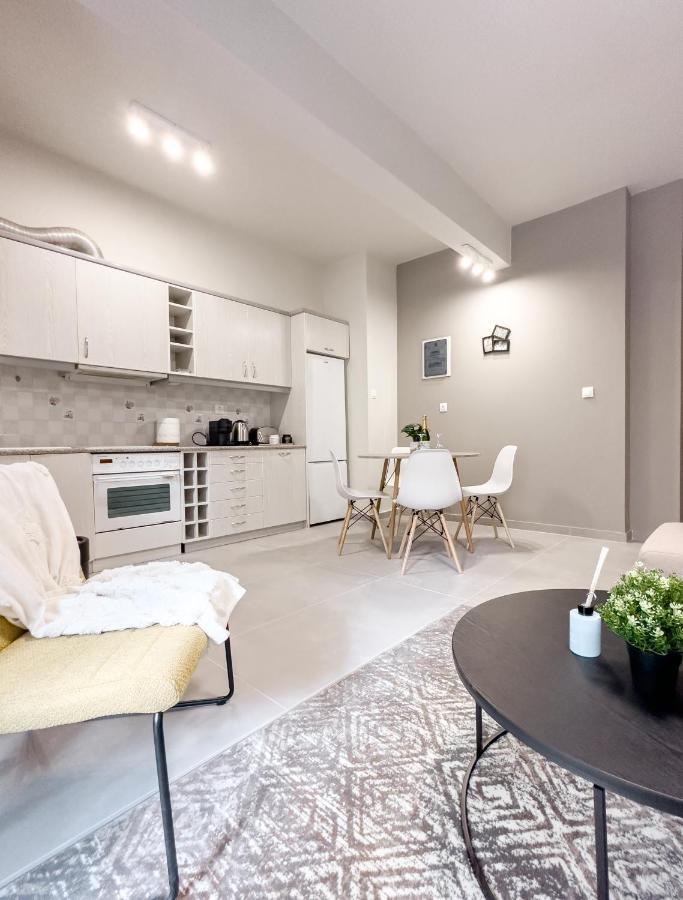 Metro Chic Haven: Modernized Urban Studio Near The Tram Athén Kültér fotó