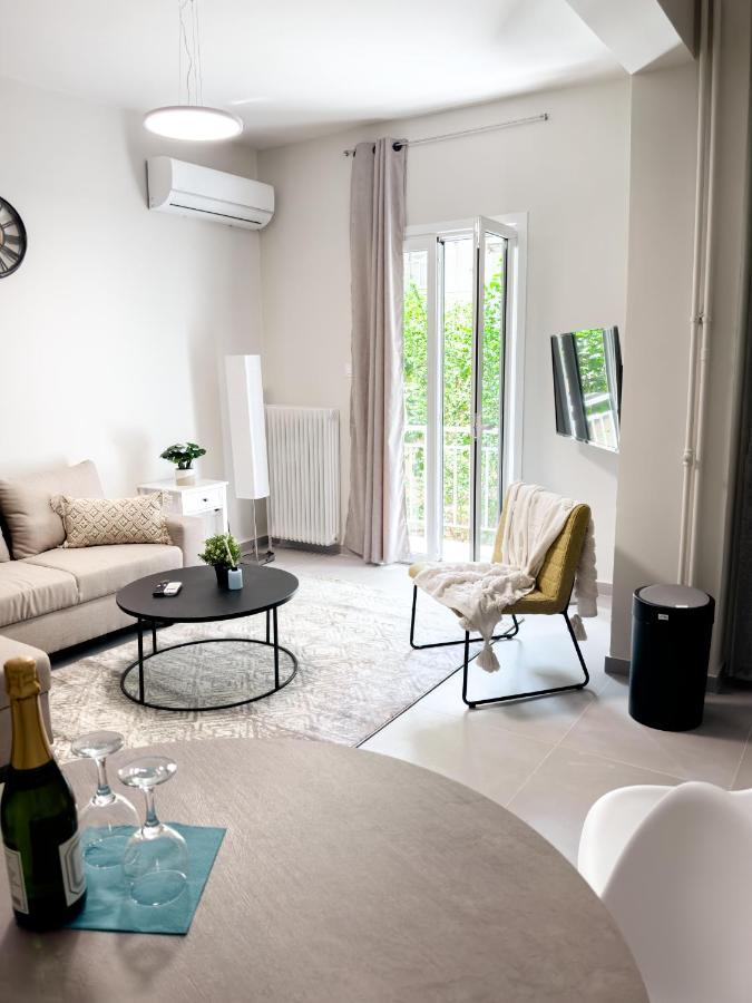 Metro Chic Haven: Modernized Urban Studio Near The Tram Athén Kültér fotó